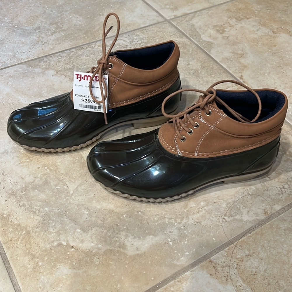 Tommy Hilfiger size 7 boat/water shoes/boots 
Brand new